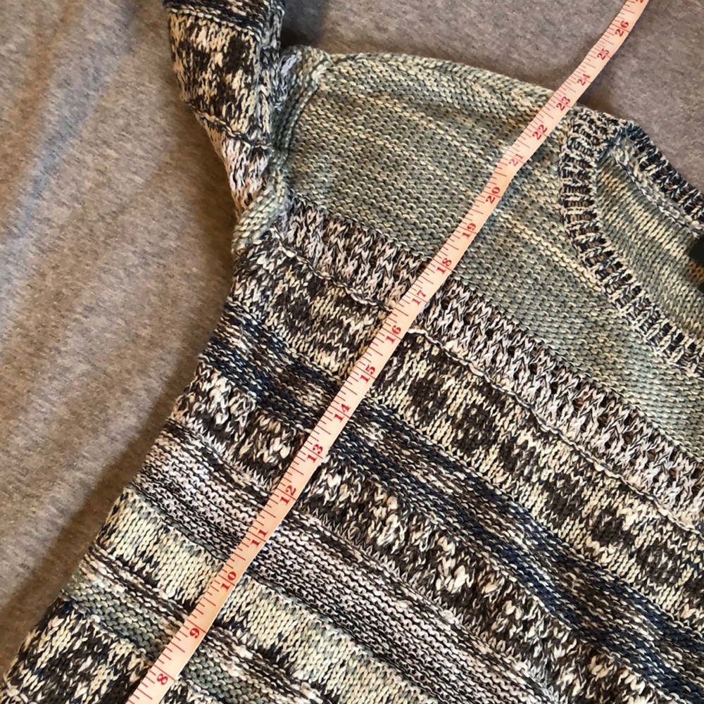 Limited Sweater - Picture 6 of 7